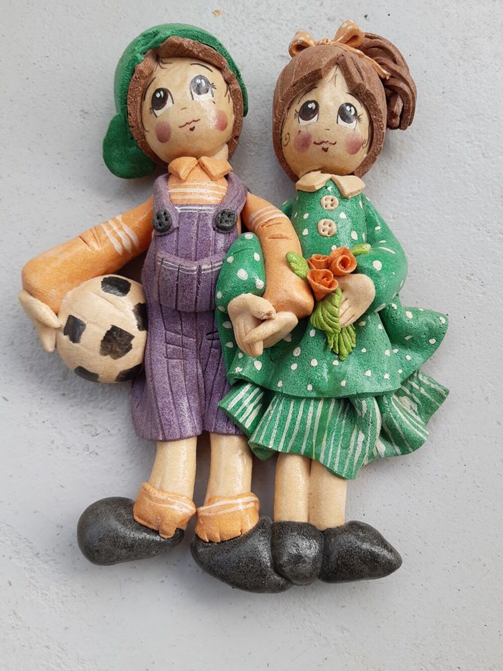 Couple Enfants Multicolore en P&acirc;te &agrave; Sel. Décoration
