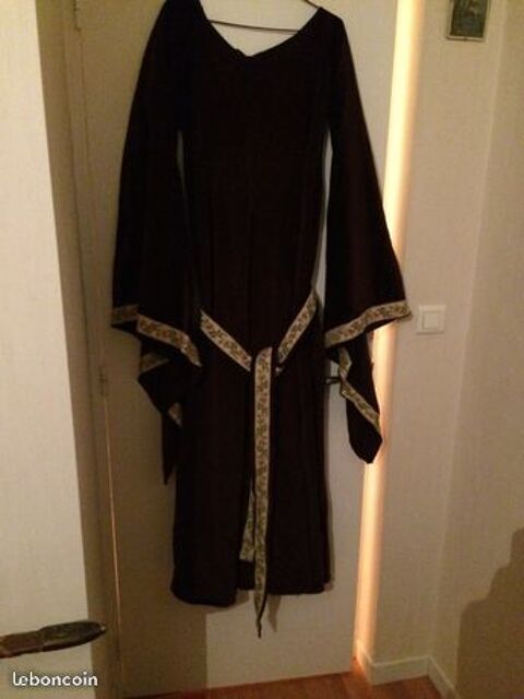Robe mdivale en velours 150 Rennes (35)
