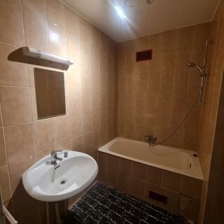  Appartement à louer 3 pièces 76 m²