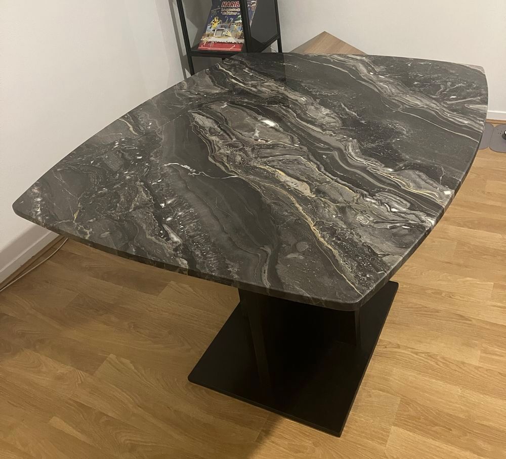 Table &agrave; manger en marbre Meubles