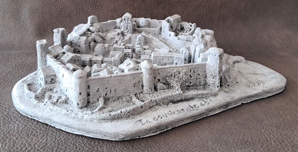 maquette en pl&acirc;tre moul&eacute; La Couvertoirade Aveyron 