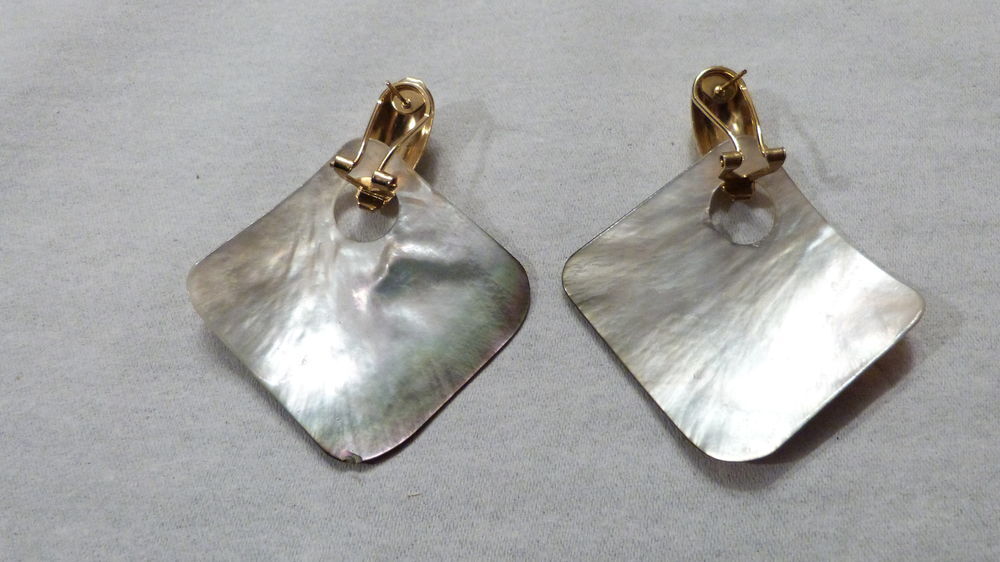 BOUCLES OREILLES NACRE Oreilles perc&eacute;es carr&eacute; 2 en 1 Bijoux et montres