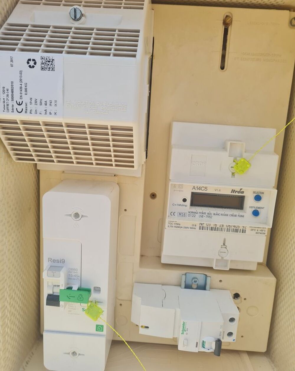 Coffre de chantier provisoire &eacute;lectrique SCHNEIDER Bricolage