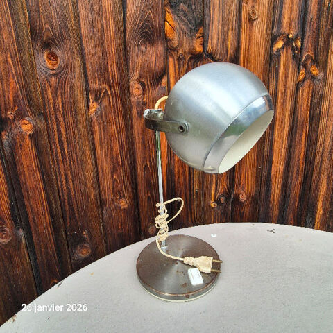 Ancienne lampe de bureau Eyeball, boule, r�glable en hauteur 10 Saumur (49)