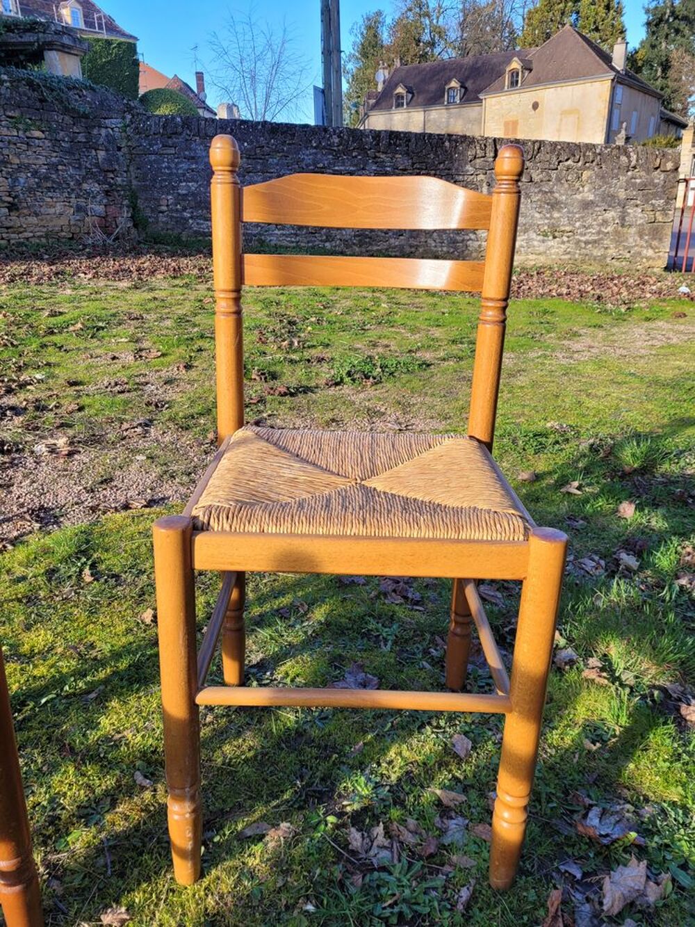Table / Fauteuil / Meuble Meubles