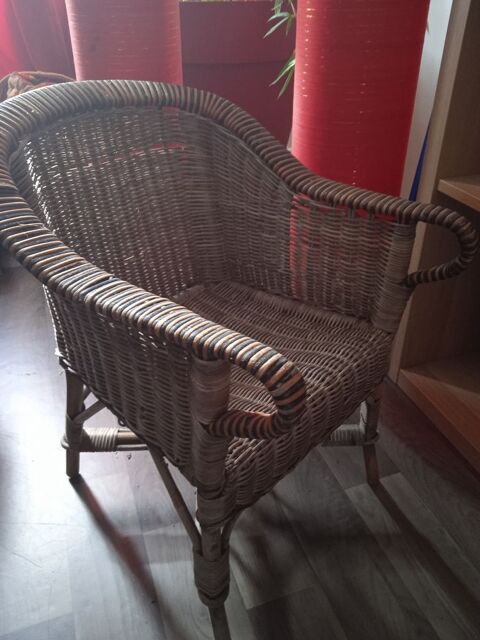 Petite chaise en osier tr�s sympa plus d'usage pour moi 10 Le Palais-sur-Vienne (87)