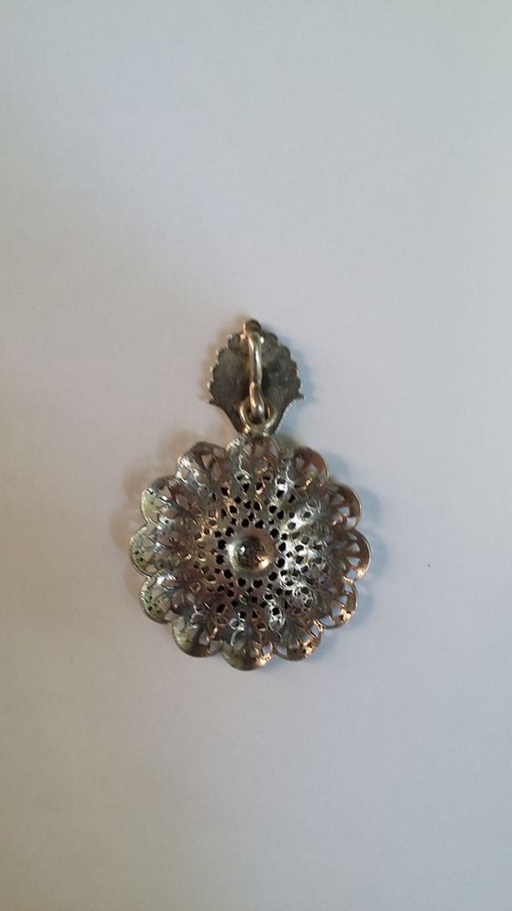 Ancien pendentif avec armoiries Bijoux et montres