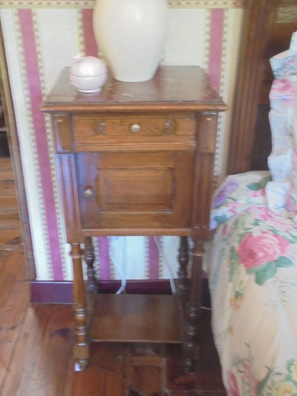 SELETTE-CHEVET 19 EME SIECLE Meubles