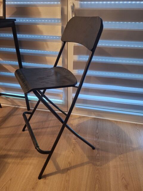 Lot de 2 chaises,noir, hauteur plateau 63 cm, très bon état Metz (57)