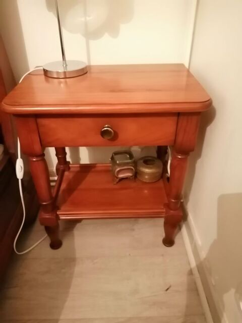 Table de chevet 10 Mouvaux (59)