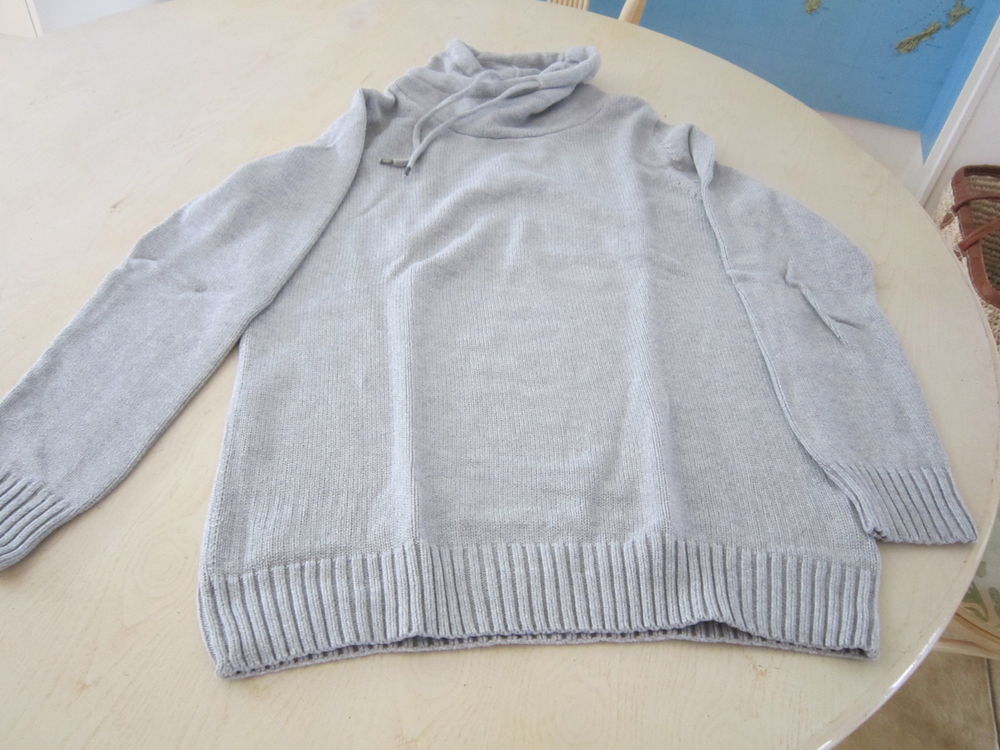 Sweat en laine couleur gris Vêtements