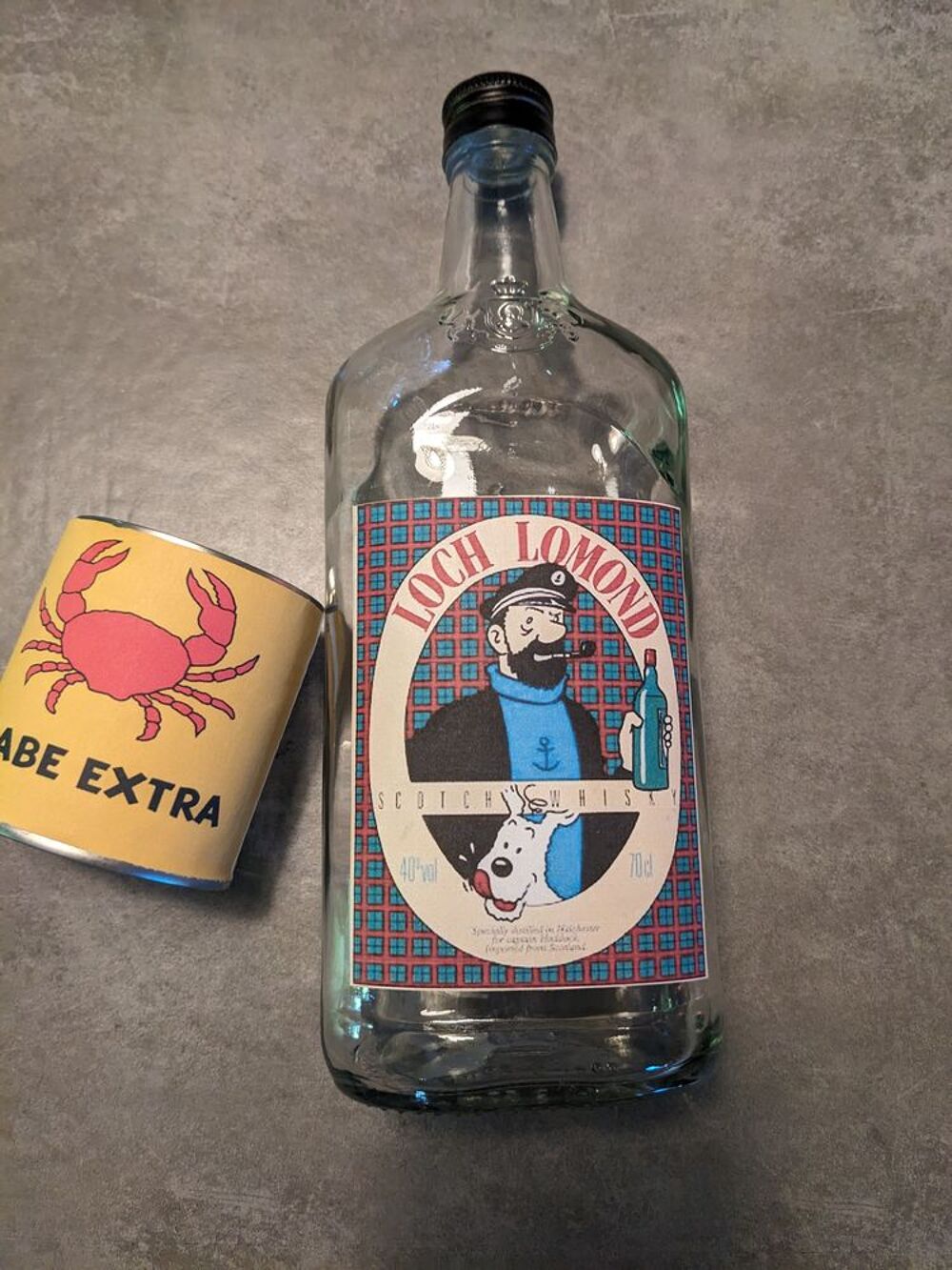 tintin et Milou bo&icirc;te de conserve plus bouteille du capitain Bricolage