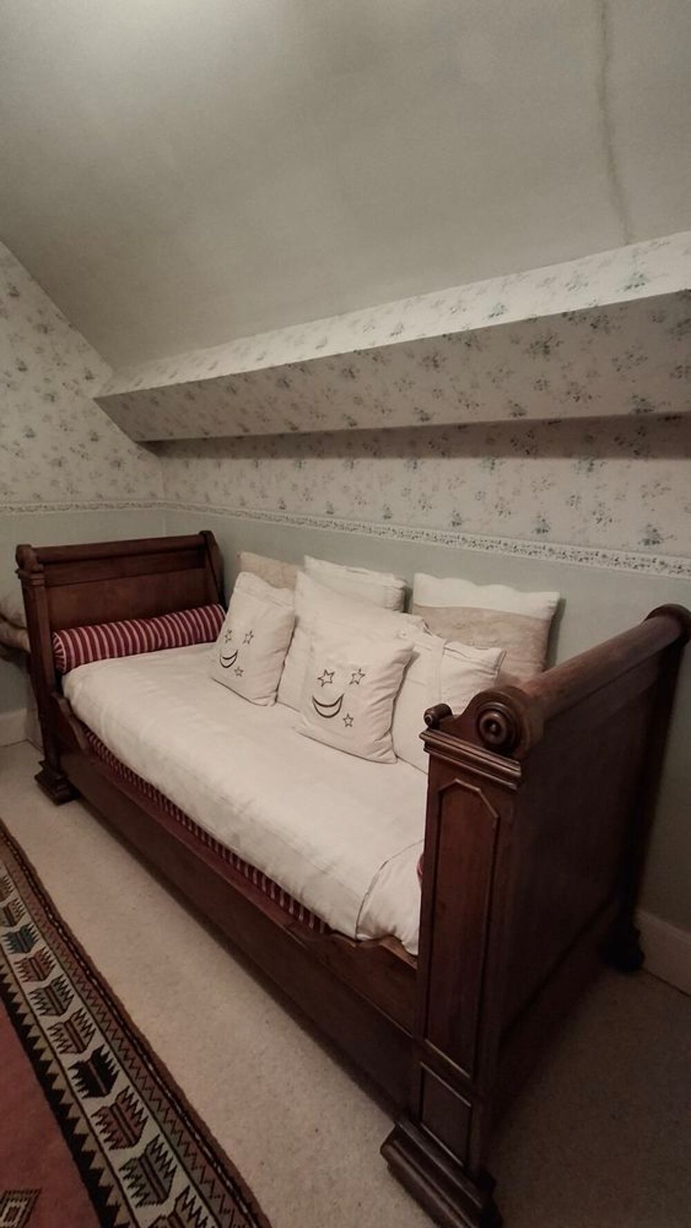Petit lit-canape ancien parfait &eacute;tat Meubles
