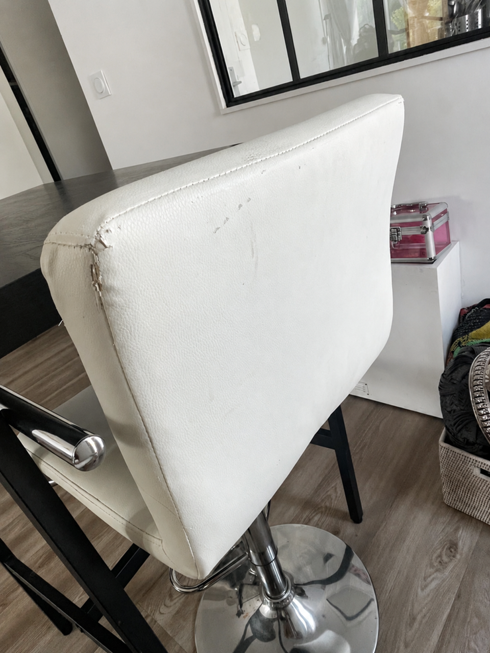 Lot de 2 chaises r&eacute;glables blanches
Meubles