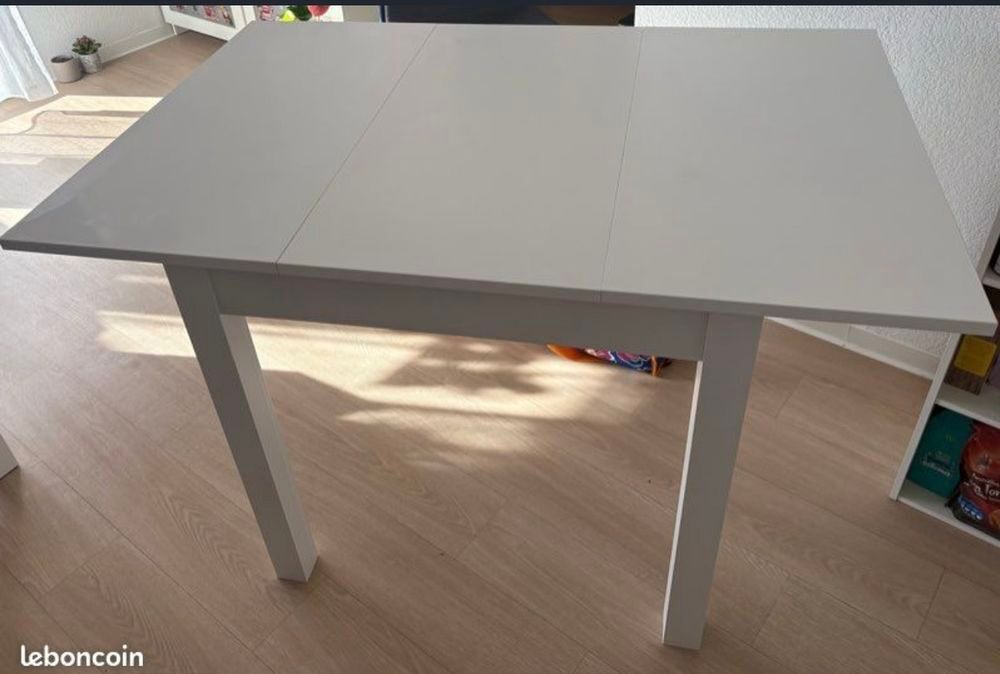Chaises + table Meubles