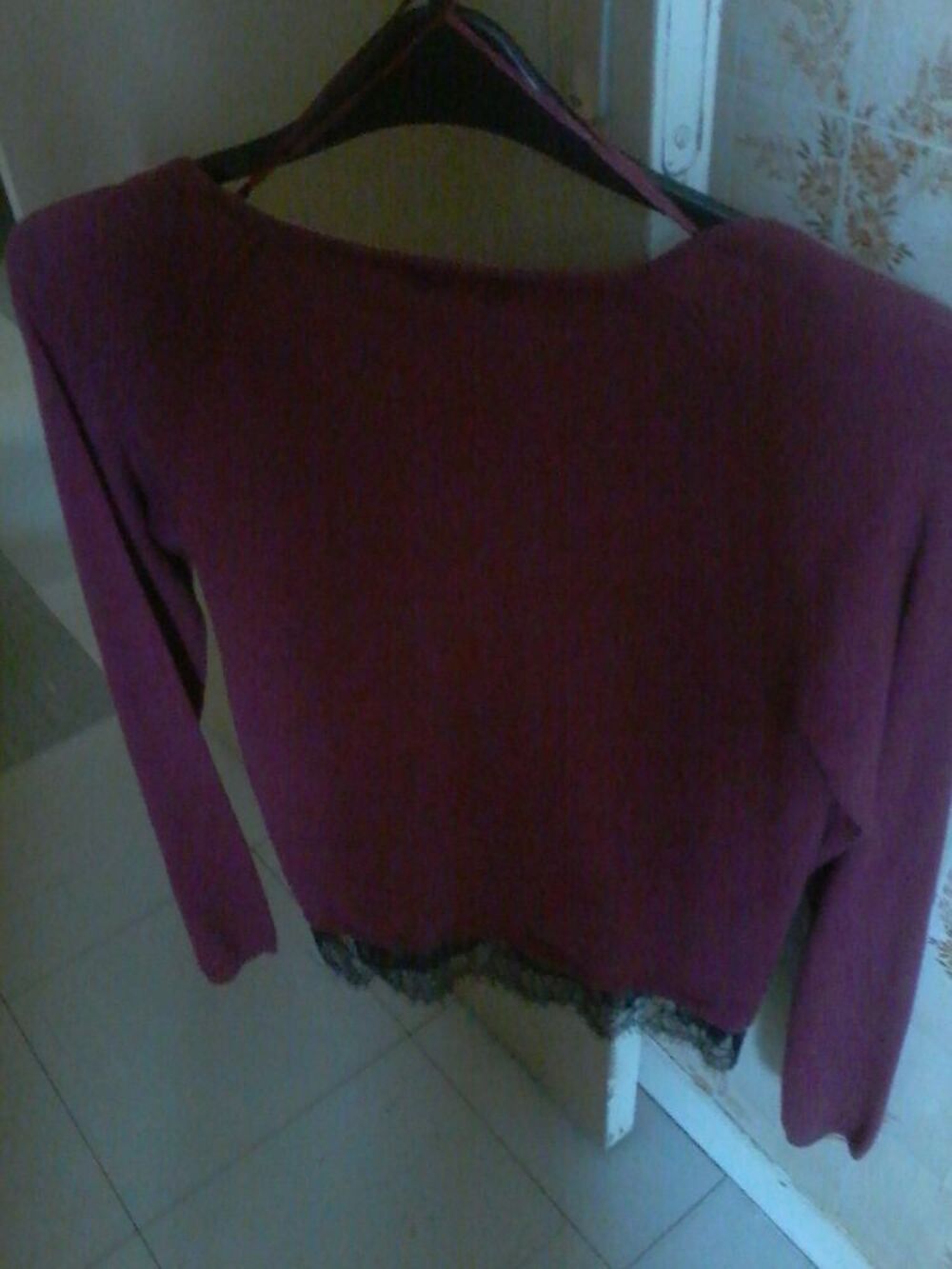 Pull v avec dentelle neuf Vtements