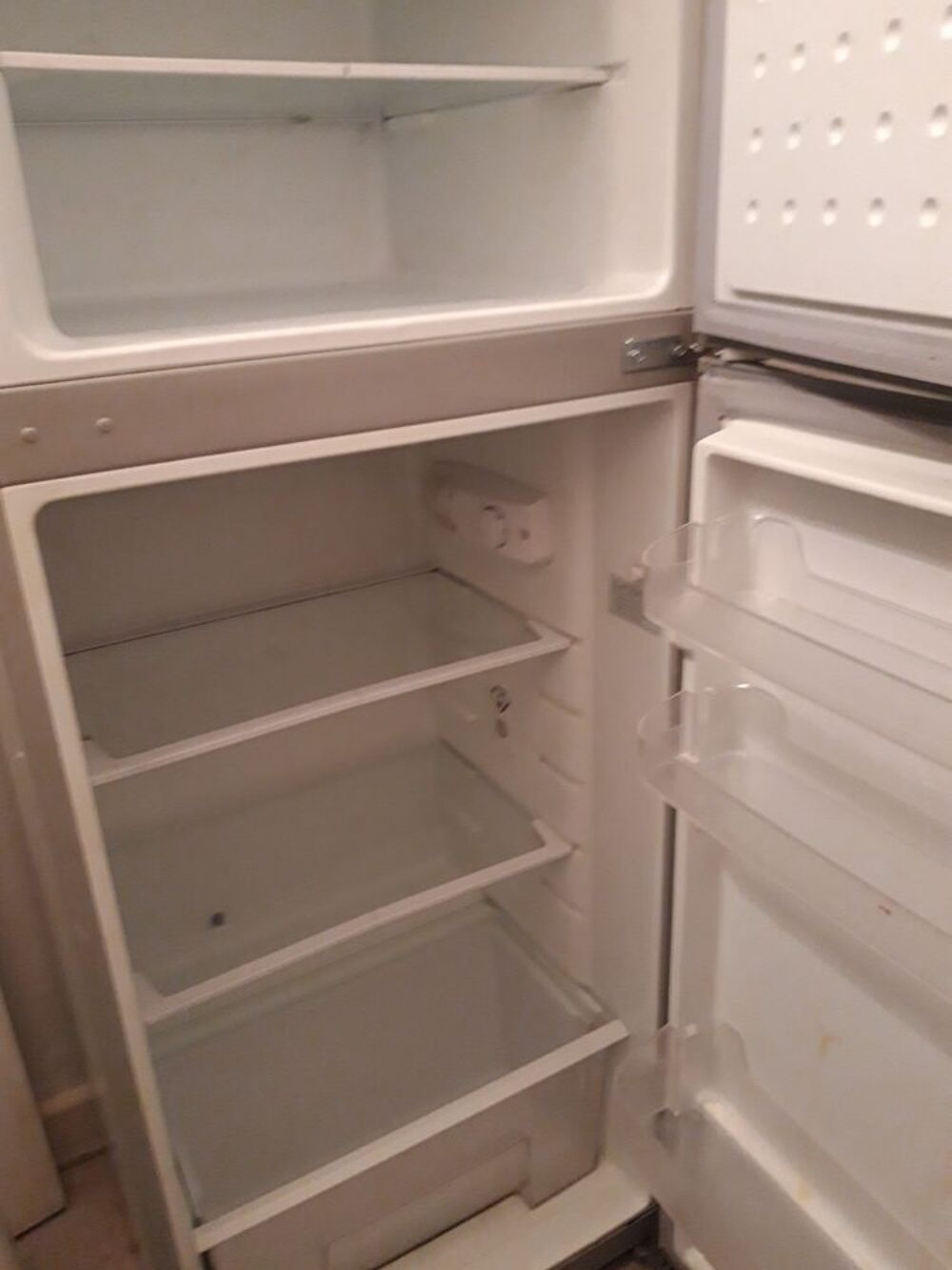 r&eacute;frig&eacute;rateur avec petit cong&eacute;lateur Electroménager