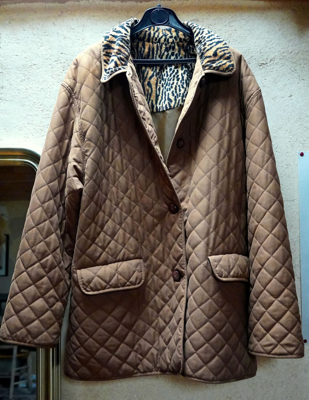 Veste matelass&eacute;e, chapeau assorti
Vêtements