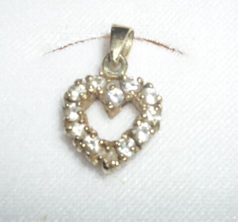 Tr�s joli Pendentif C?ur avec petits brillants 12 Montreuil (93)
