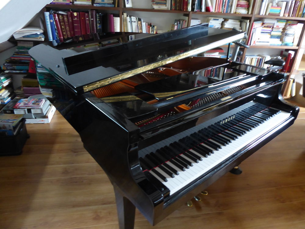 d' un piano &agrave; queue Yamaha C3 studio Instruments de musique