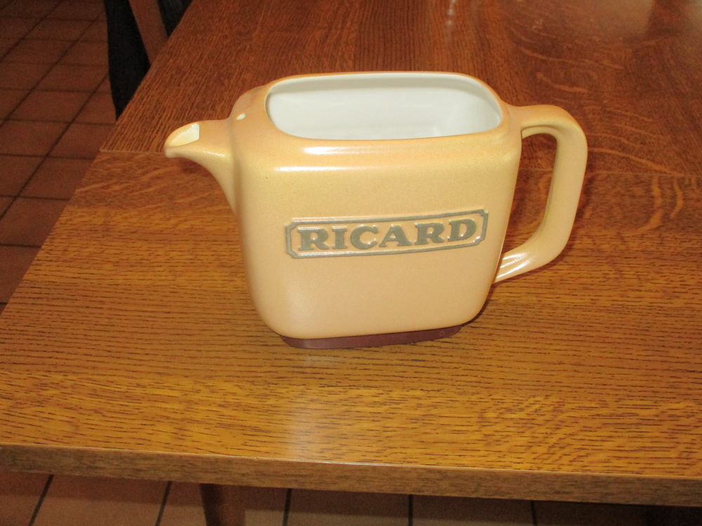 pot &agrave; eau pour Ricard vintage et autres arcicles Décoration