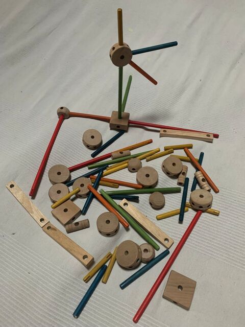 Jeu de 60 pièces en bois à emboîter Bombon (77)