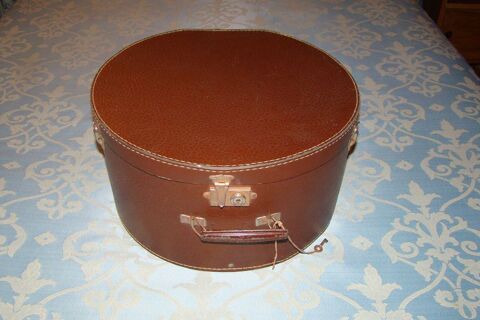 Ancienne grande valise / Bo�te � chapeaux - ann�es 1930 50 Gargenville (78)