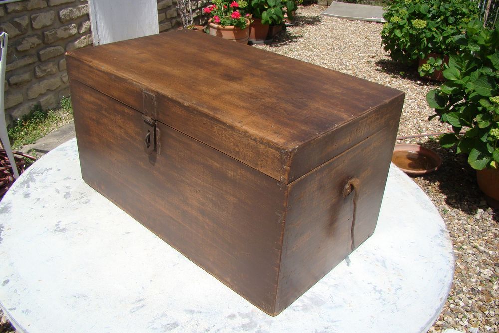 Ancien coffre caisse en bois de menuisier ann&eacute;es 1940
Bricolage