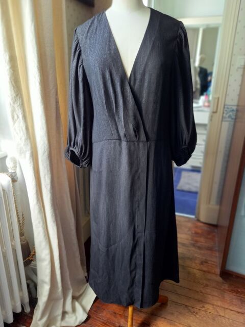 Robe noire  neuve H&M T.M 14 Saint-Rmy-en-Rollat (03)