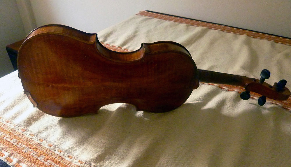 Tr&egrave;s beau violon du XVIIIe. Instrument rare et pr&eacute;cieux Instruments de musique