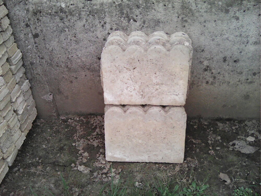 Bordures de jardin en b&eacute;ton. Jardin