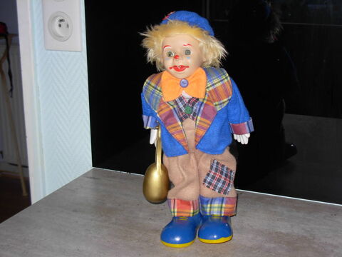Clown de collection H 30 cm, visage et mains en porcelaine 10 Chnrailles (23)
