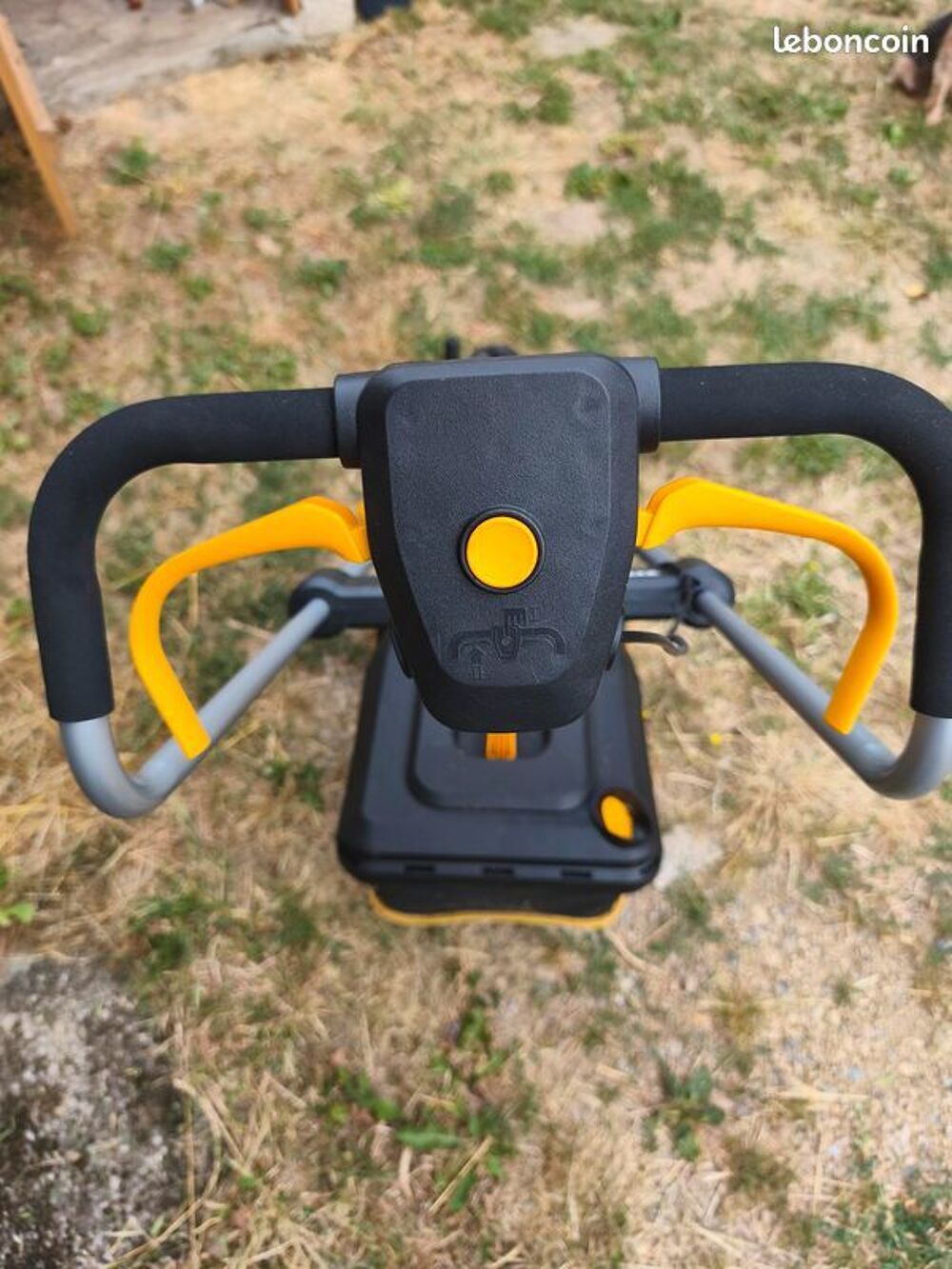 Tondeuse 36V Titan tr&egrave;s peu utilis&eacute;e Bricolage