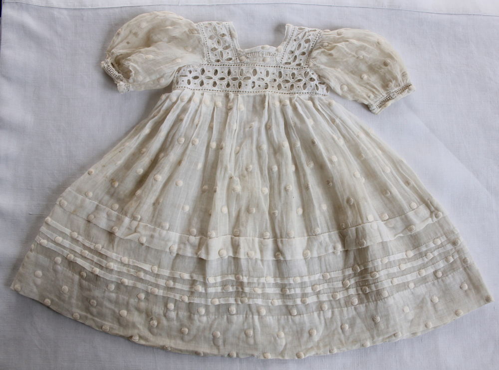 Robe de poup&eacute;e dentelle anglaise XIX -1900 