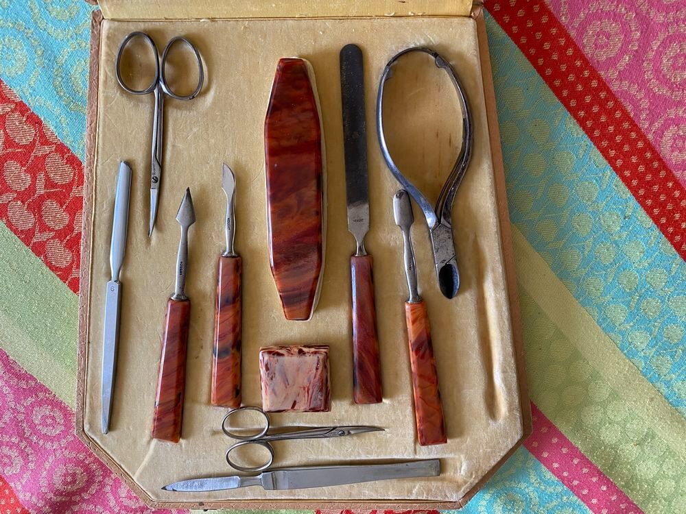 Set de manucure NOGENT vintage Bijoux et montres