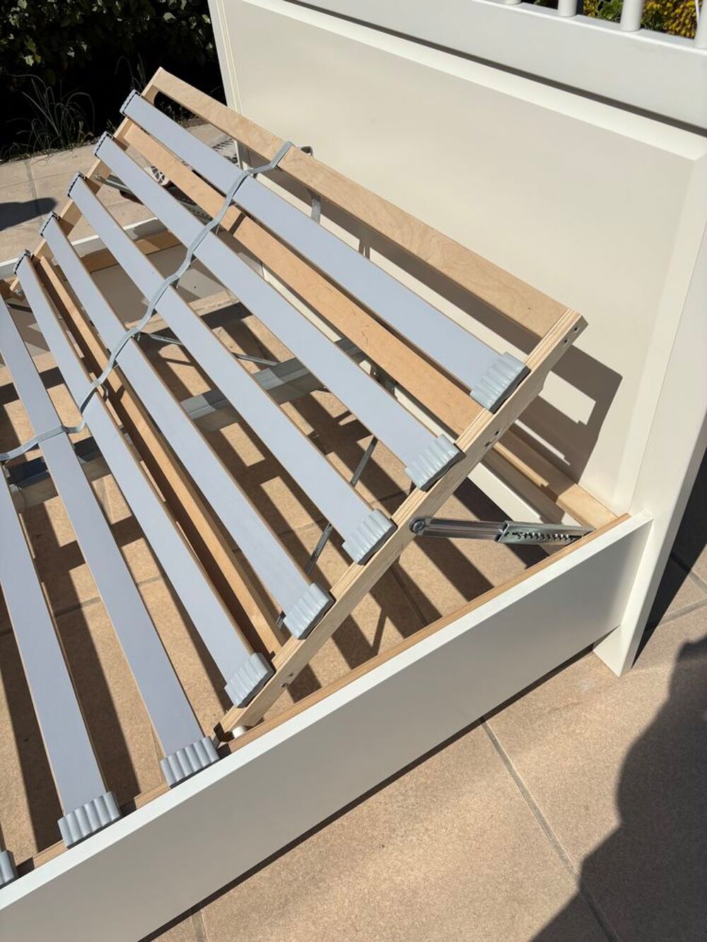 Lit blanc bois avec tables de chevet et matelas Meubles