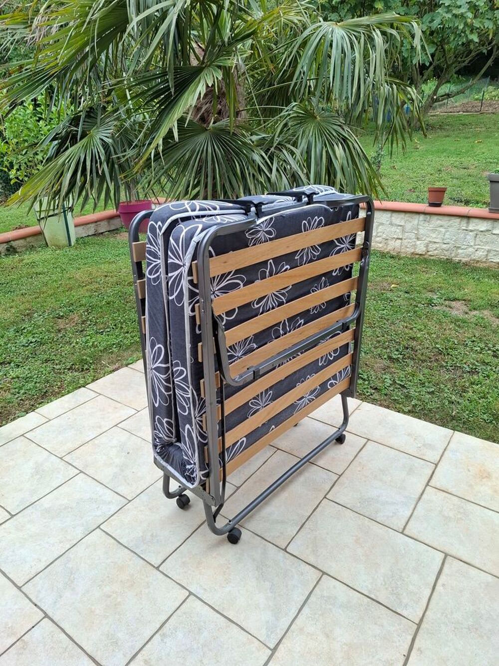 2 lits pliants Meubles