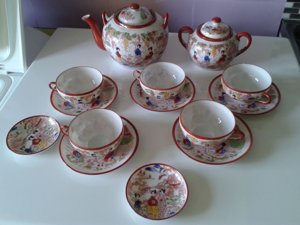 service &agrave; th&eacute; ancien en porcelaine Japonaise jamais servi Cuisine