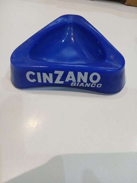 Cendrier 8 Bertaucourt-Epourdon (02)