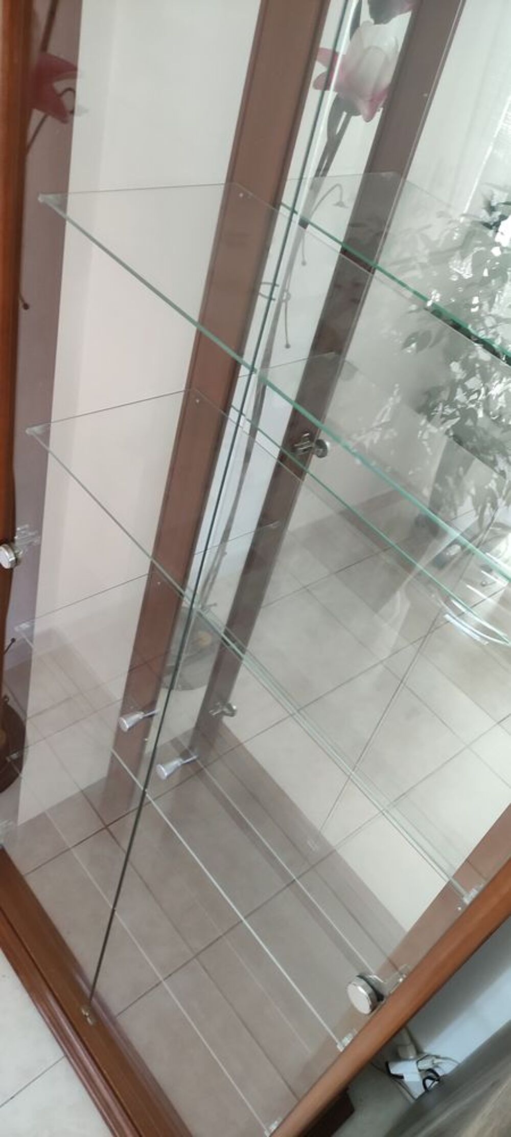 Meuble vitrine coloris tek
Meubles