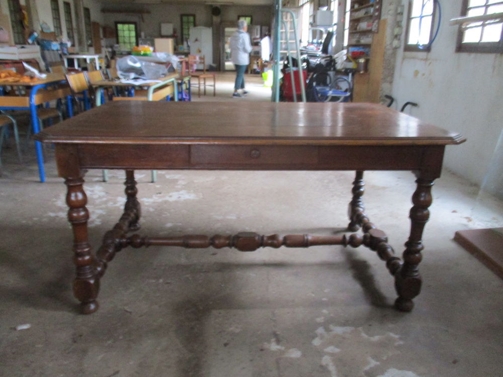 Grande table en ch&ecirc;ne Meubles