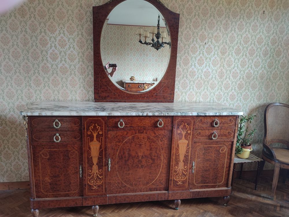 Meubles provenant d'un achat dans un chateau Meubles