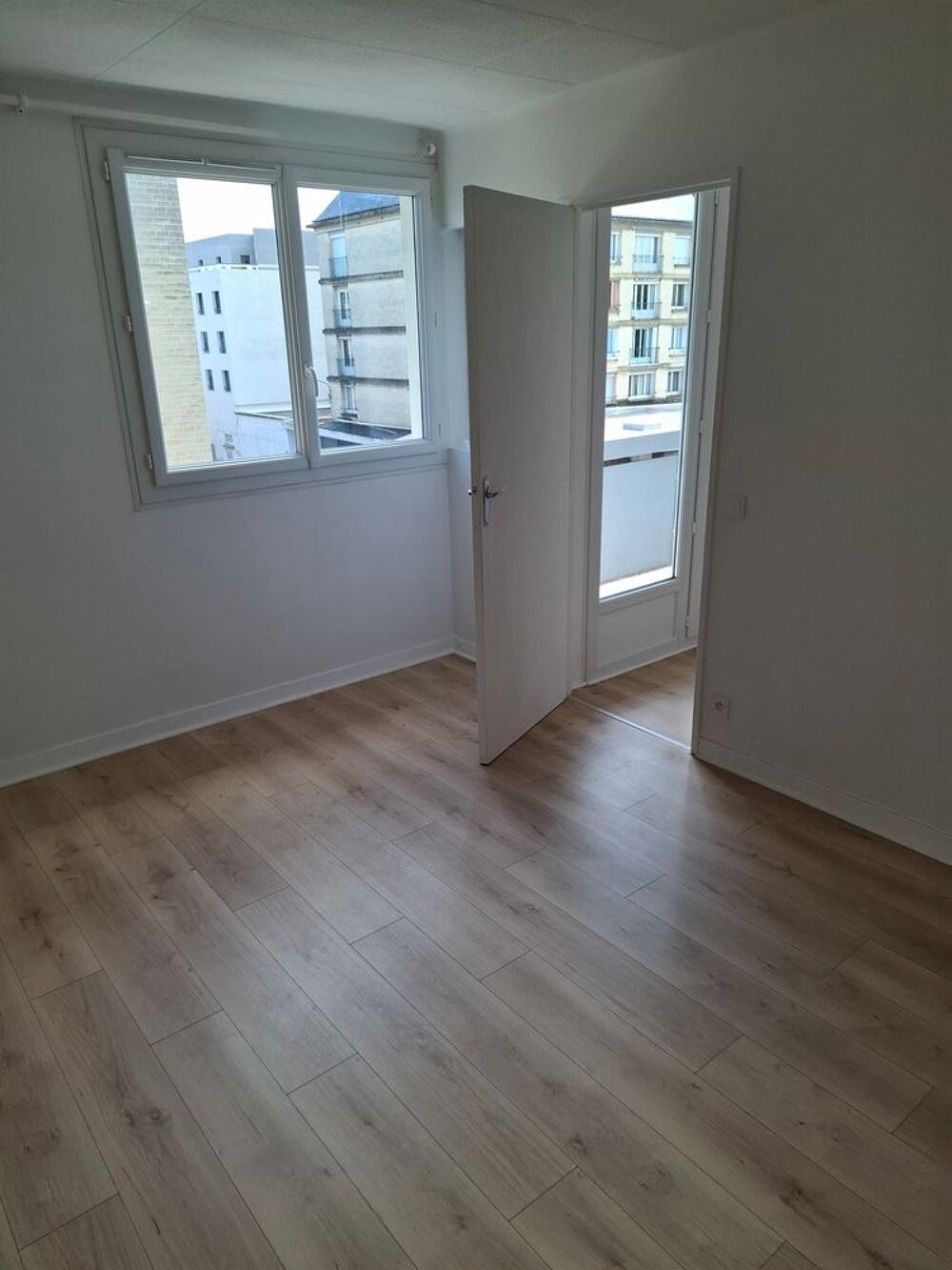 Location Appartement Dans belle immeuble au calme centre ville, tout commerces Caen