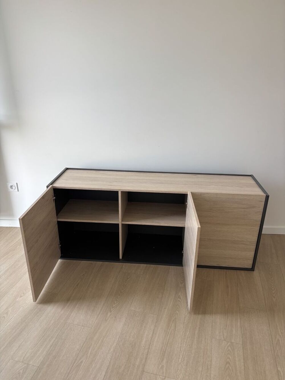 BUFFET BAS 3 PORTES AVEC PIEDS Meubles