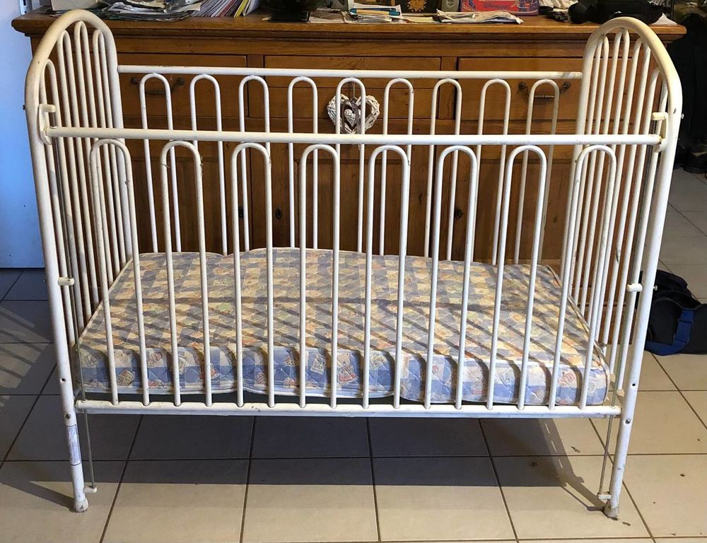 Lit &agrave; barreaux laqu&eacute; blanc
Mobilier enfants