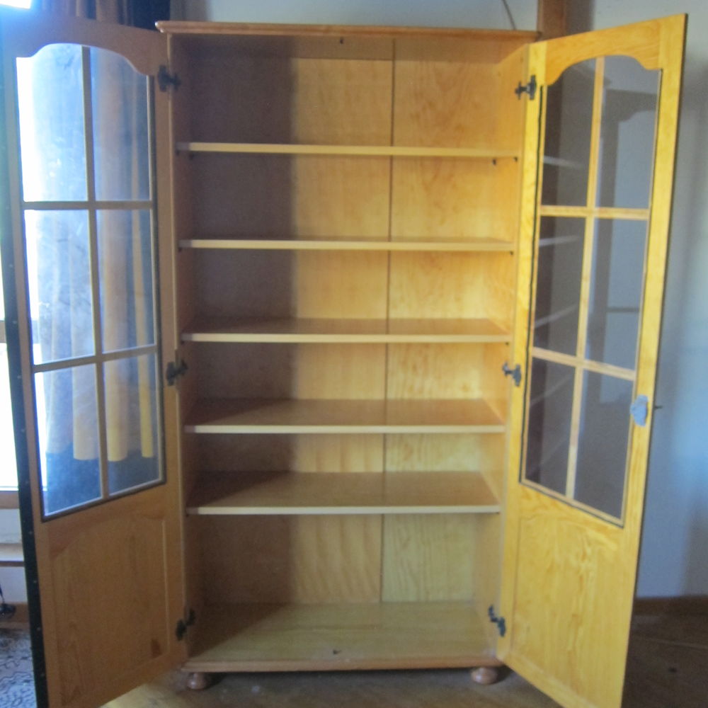 armoire vitrine en pin comme neuve Meubles