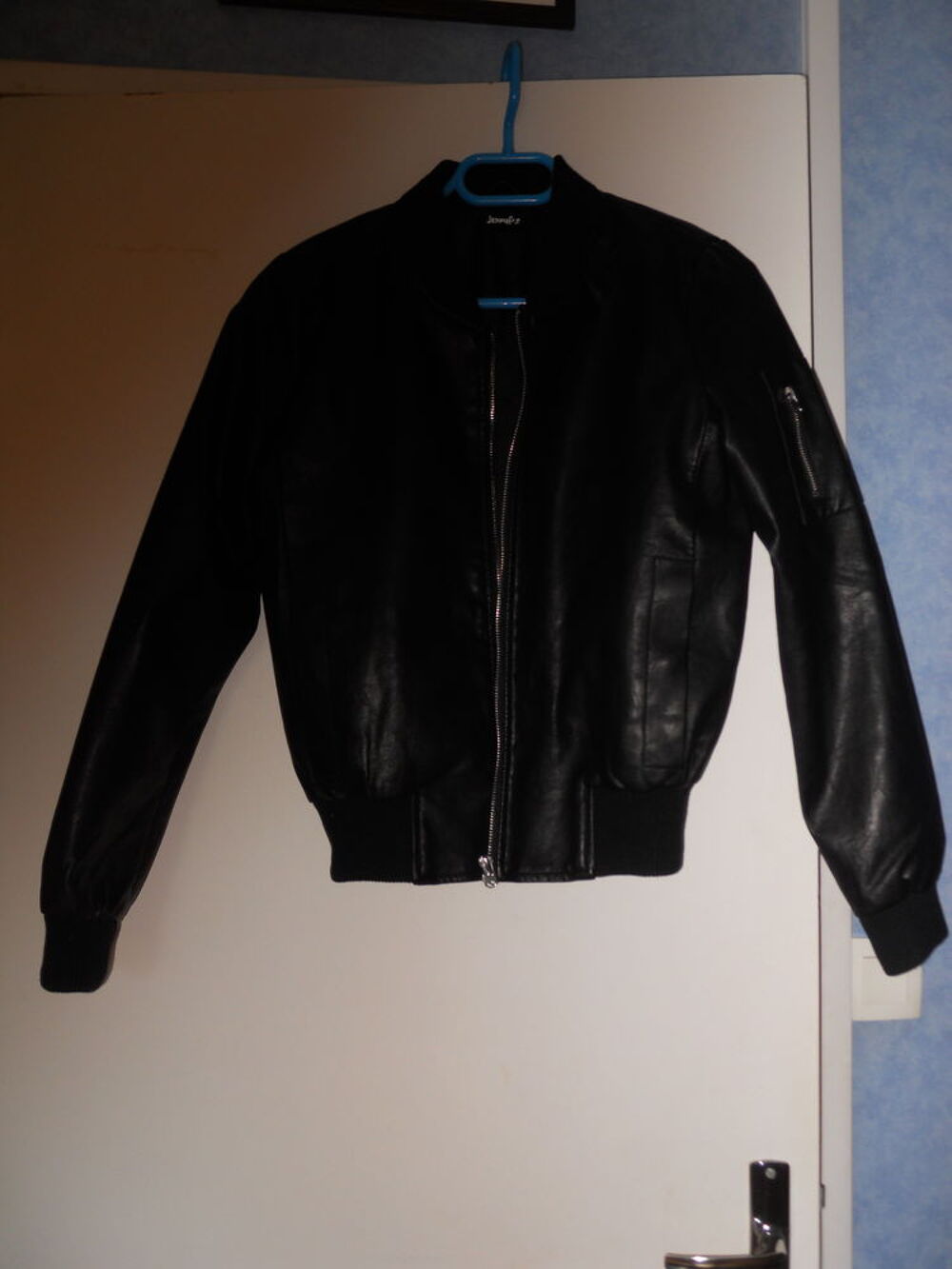 Blouson Noir marque originale JENNYFER Vêtements