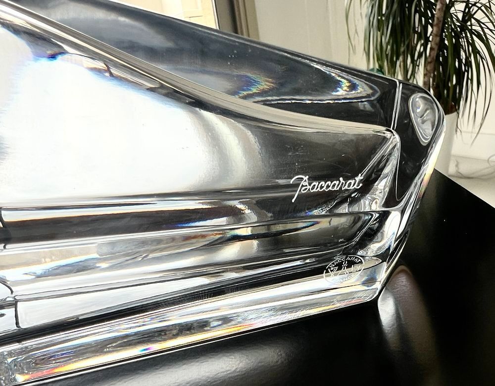 vase cristal de Baccarat estampill&eacute; 