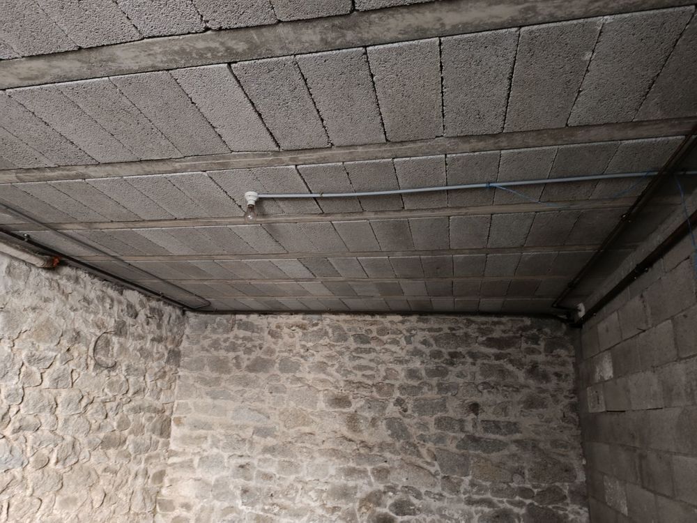 Location Parking/Garage Garage 23m2 porte neuve, dalle bétonnée, électricité Guéret