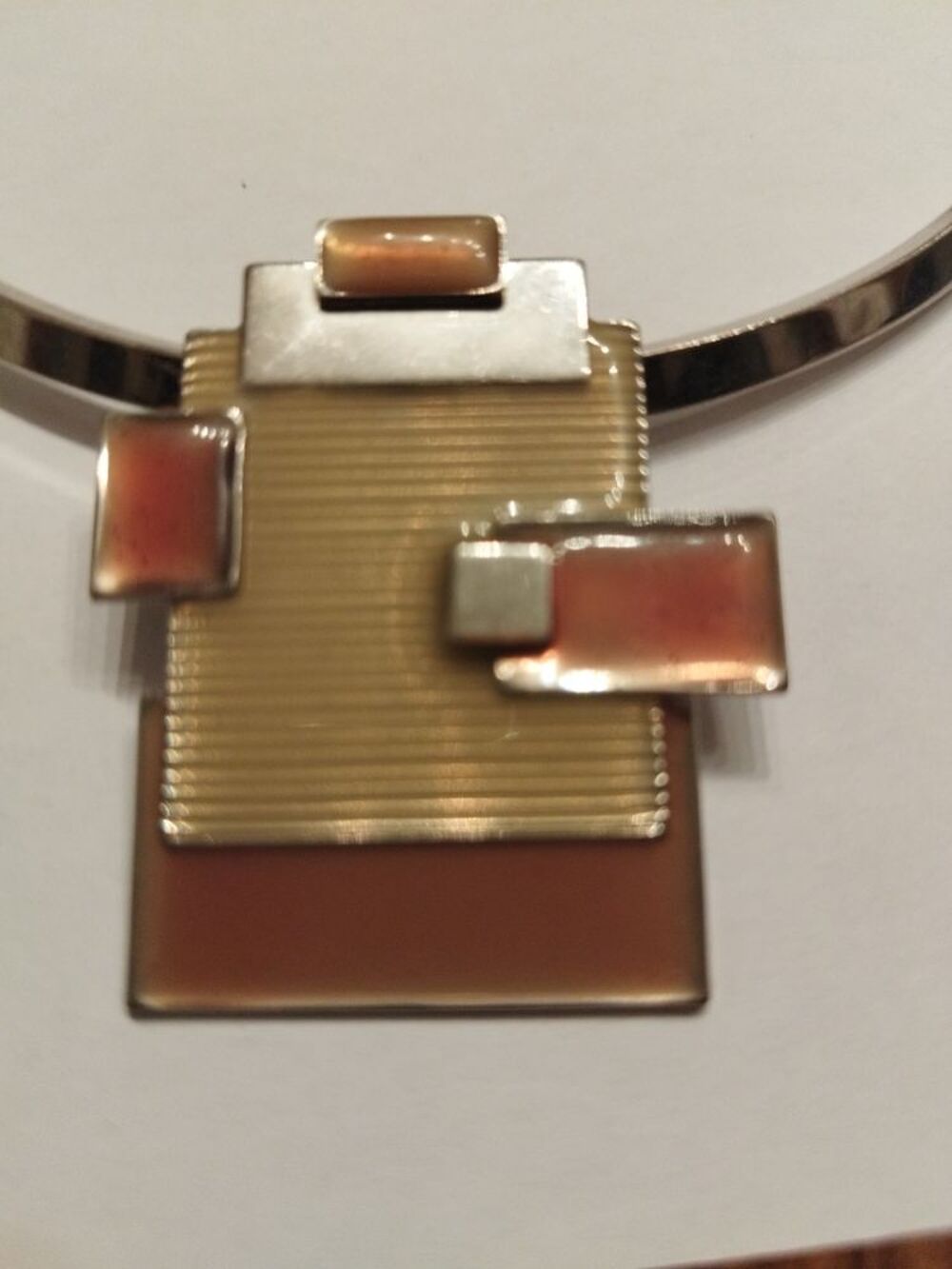ancien collier semi rigide pendentif &eacute;maill&eacute; ann&eacute;es 70/m&eacute;tal Bijoux et montres